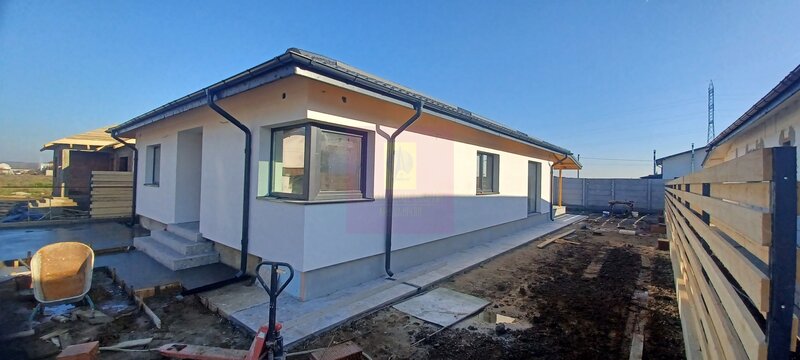 Sabareni, casa parter 4 camere, CT, terasa, pivnita, teren 478 mp